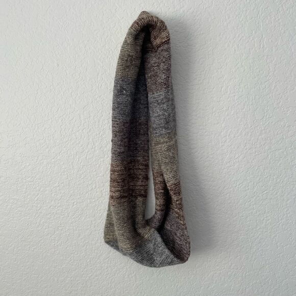 Woman’s woolen scarf - Picture 3 of 6